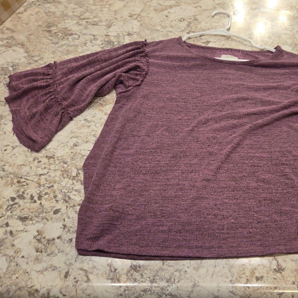 Blouse with ruffle sleeves